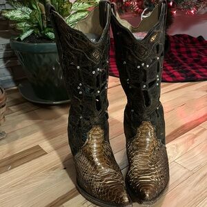 Corral Black and Brown Heeled Boots